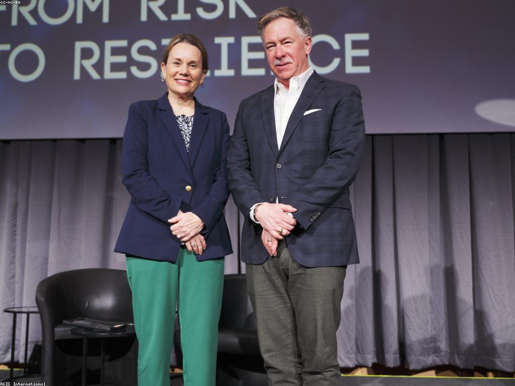 អនាគតនៃព័ត៌មានបច្ចុប្បន្ន និងអត្ថិផលរបស់វា